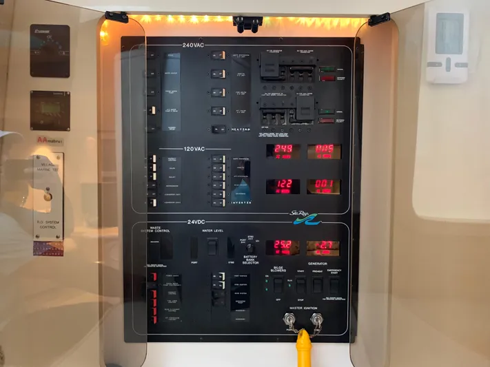 Luchy Yacht Photos Pics 1995 SEA RAY 63 SURFACE DRIVE