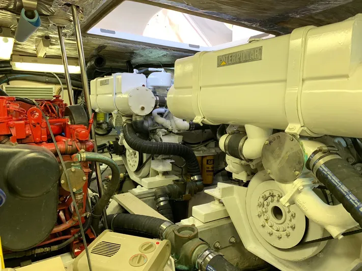 Luchy Yacht Photos Pics 1995 SEA RAY 63 SURFACE DRIVE