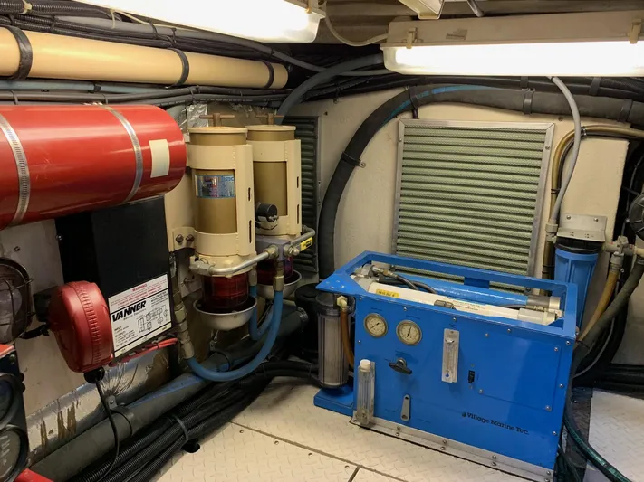 Luchy Yacht Photos Pics 1995 SEA RAY 63 SURFACE DRIVE