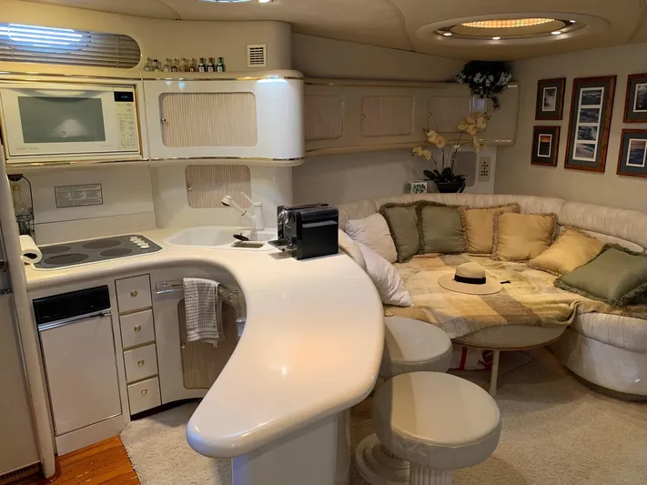 Luchy Yacht Photos Pics 1995 SEA RAY 63 SURFACE DRIVE