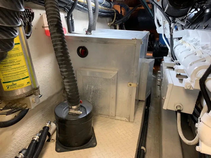 Luchy Yacht Photos Pics 1995 SEA RAY 63 SURFACE DRIVE