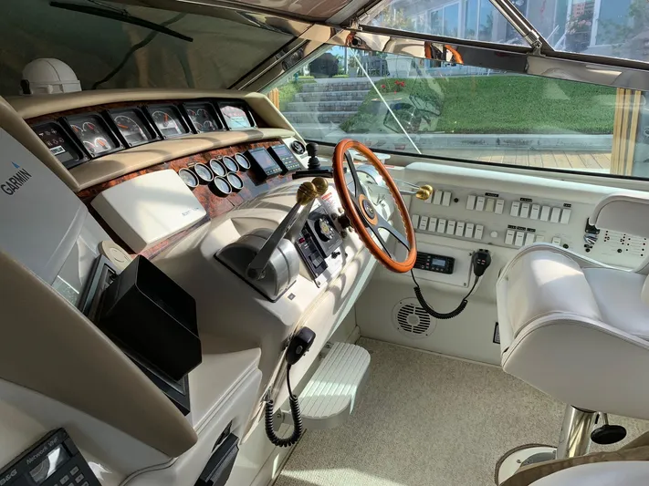 Luchy Yacht Photos Pics 1995 SEA RAY 63 SURFACE DRIVE