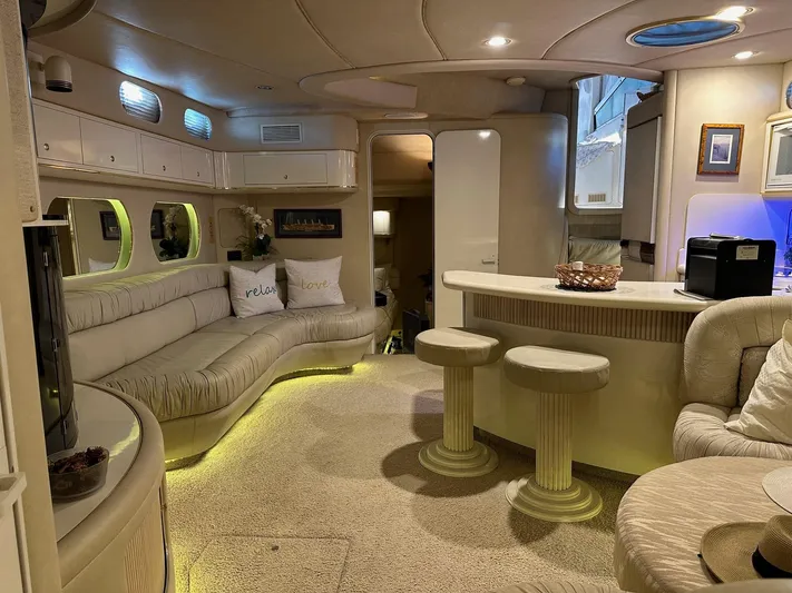 Luchy Yacht Photos Pics 1995 SEA RAY 63 SURFACE DRIVE