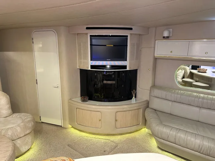 Luchy Yacht Photos Pics 1995 SEA RAY 63 SURFACE DRIVE