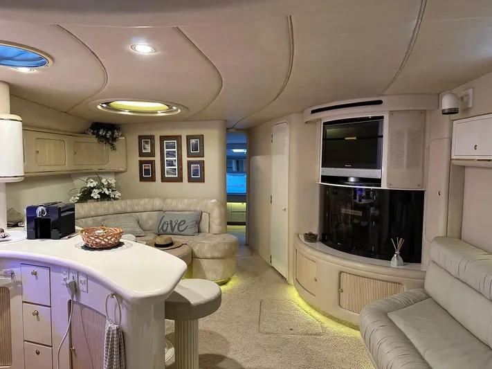 Luchy Yacht Photos Pics 1995 SEA RAY 63 SURFACE DRIVE