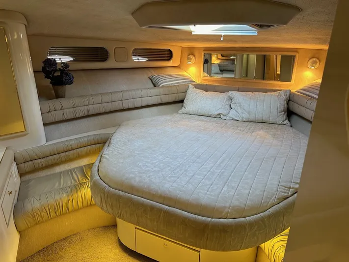 Luchy Yacht Photos Pics 1995 SEA RAY 63 SURFACE DRIVE