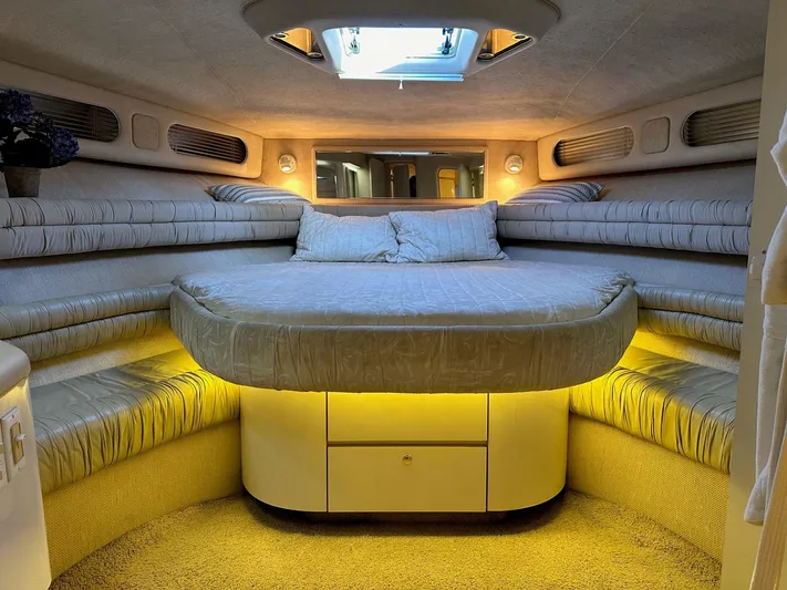 Luchy Yacht Photos Pics 1995 SEA RAY 63 SURFACE DRIVE