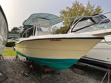 Pursuit 2470 Center Console