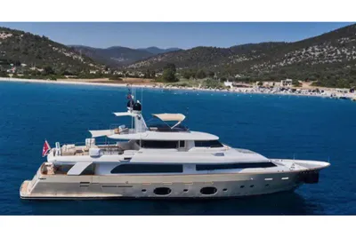 Custom Line Navetta 33