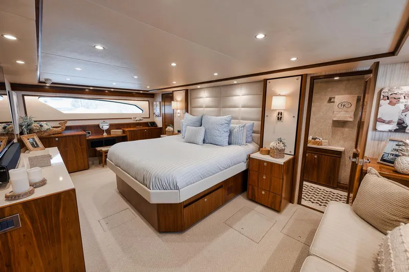 High Cotton Yacht Photos Pics 2015 Viking 92 EB HIGH COTTON- Master Stateroom