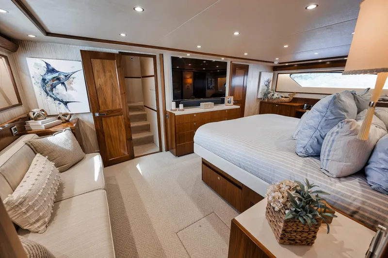 High Cotton Yacht Photos Pics 2015 Viking 92 EB HIGH COTTON- Master Stateroom