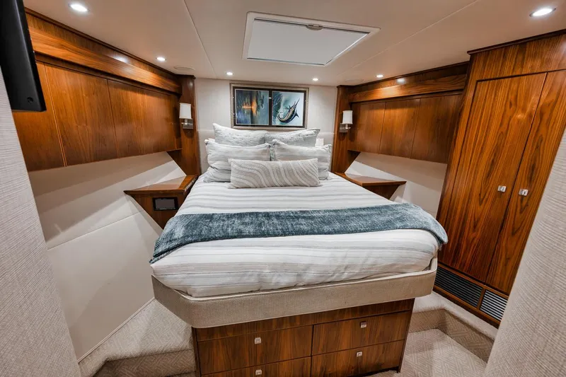 High Cotton Yacht Photos Pics 2015 Viking 92 EB HIGH COTTON- Forward Stateroom