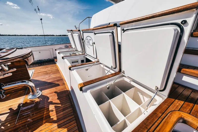 High Cotton Yacht Photos Pics 2015 Viking 92 EB HIGH COTTON- Cockpit