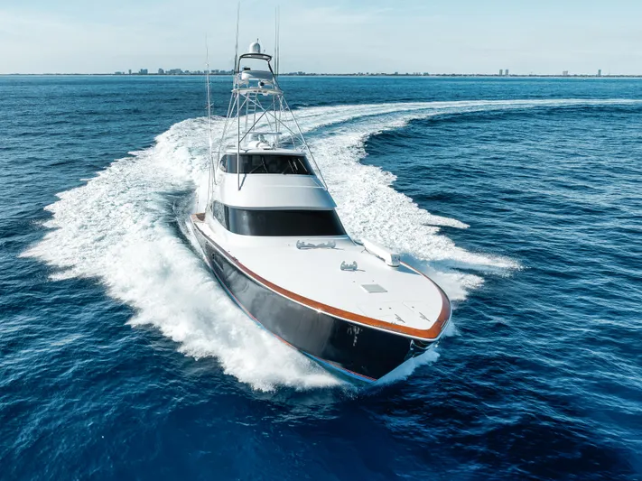 High Cotton Yacht Photos Pics 2015 Viking 92 EB HIGH COTTON- Bow Running