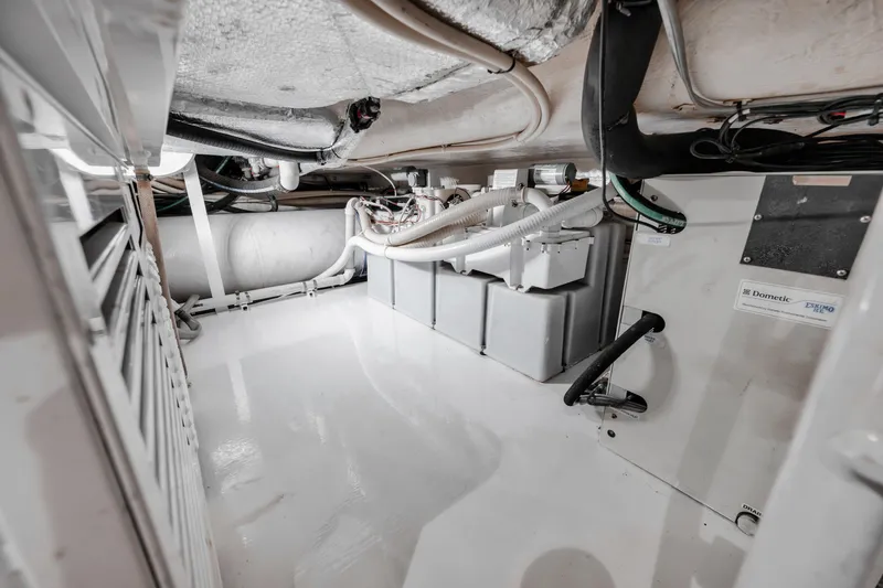 High Cotton Yacht Photos Pics 2015 Viking 92 EB HIGH COTTON- Water System and Ice