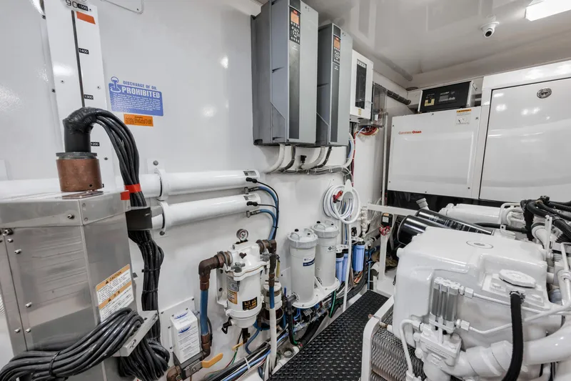 High Cotton Yacht Photos Pics 2015 Viking 92 EB HIGH COTTON- Engine Room