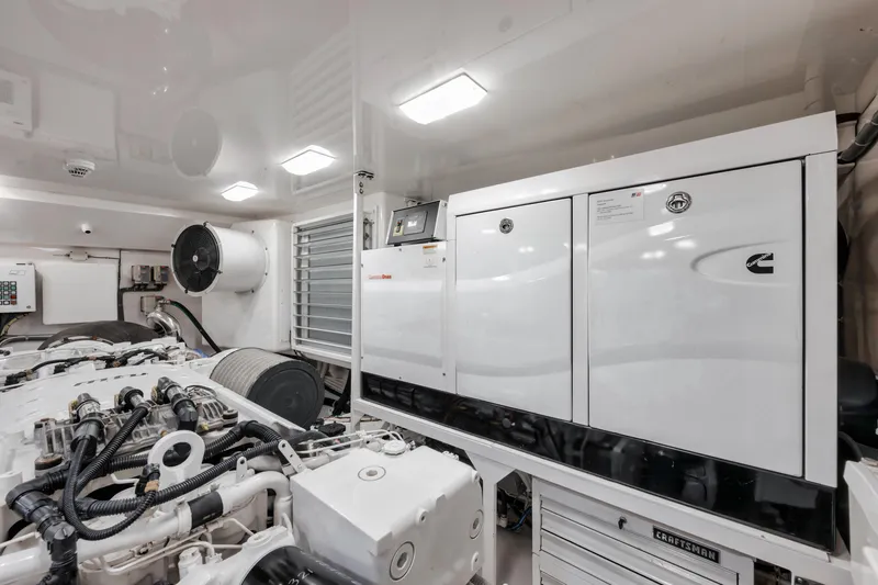 High Cotton Yacht Photos Pics 2015 Viking 92 EB HIGH COTTON- Generator