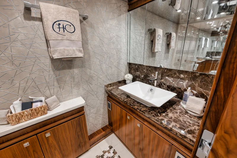 High Cotton Yacht Photos Pics 2015 Viking 92 EB HIGH COTTON- Master Stateroom Head