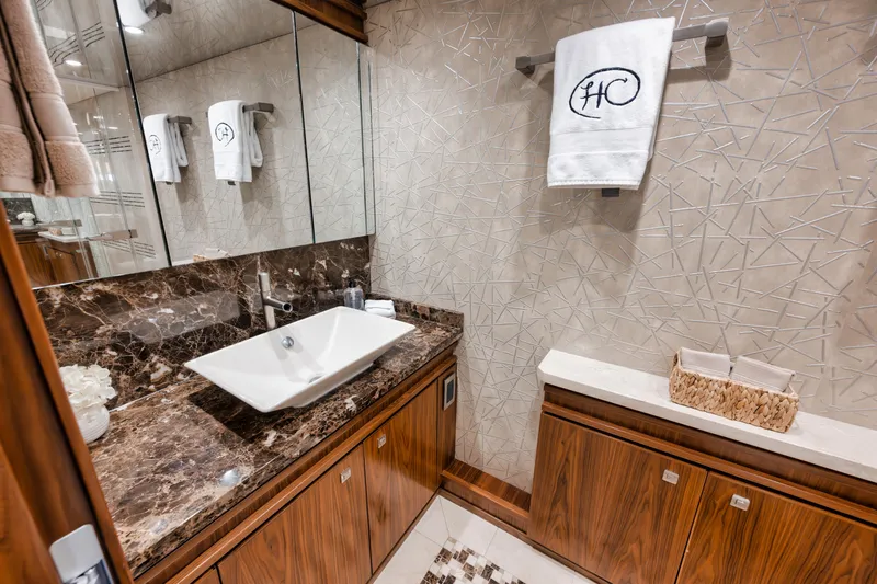 High Cotton Yacht Photos Pics 2015 Viking 92 EB HIGH COTTON- Master Stateroom Head