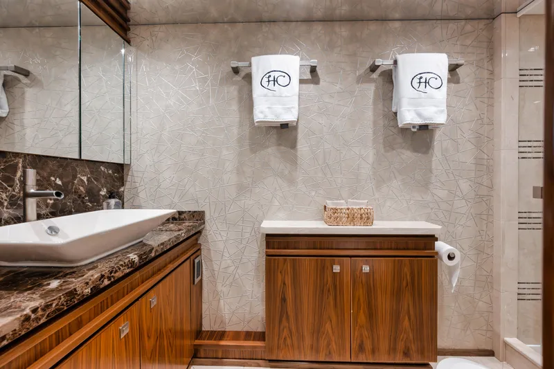 High Cotton Yacht Photos Pics 2015 Viking 92 EB HIGH COTTON- Master Stateroom Head