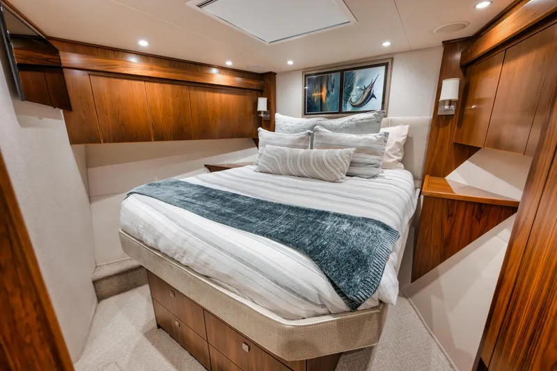 High Cotton Yacht Photos Pics 2015 Viking 92 EB HIGH COTTON- Forward Stateroom