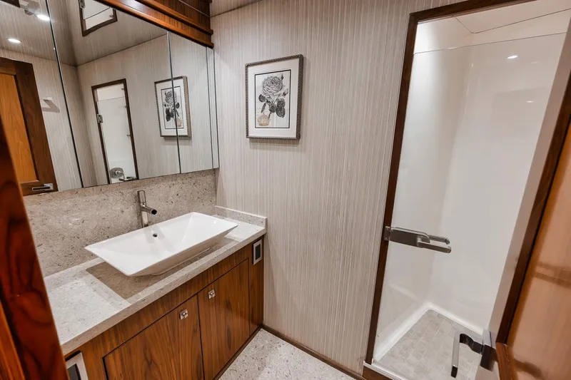 High Cotton Yacht Photos Pics 2015 Viking 92 EB HIGH COTTON- Forward Stateroom Head