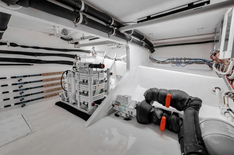 High Cotton Yacht Photos Pics 2015 Viking 92 EB HIGH COTTON-