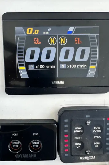  Yacht Photos Pics Yamaha marine display and controls on 2022 Sea Pro 320 DLX Center Console.