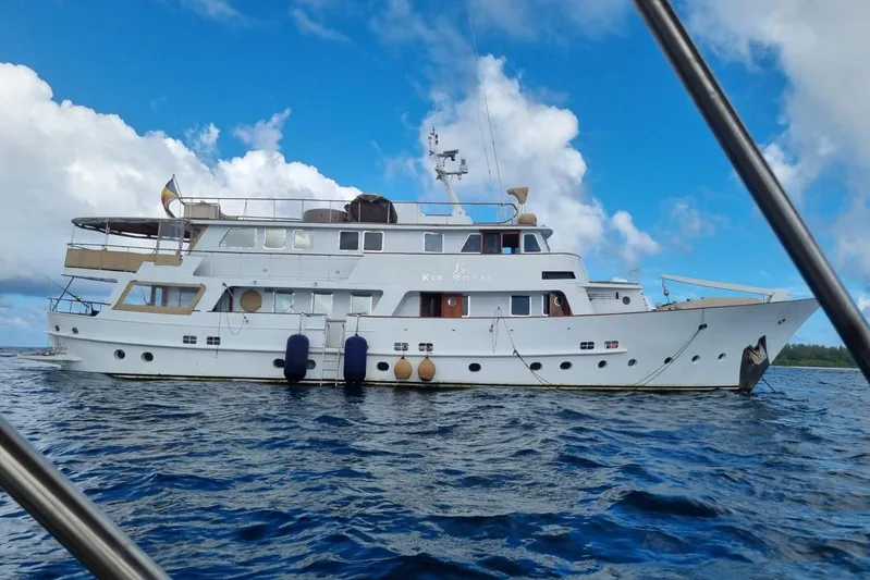 Le Kir Royal Yacht Photos Pics 1966 Van den Akker Displacement yacht on open sea under blue sky.