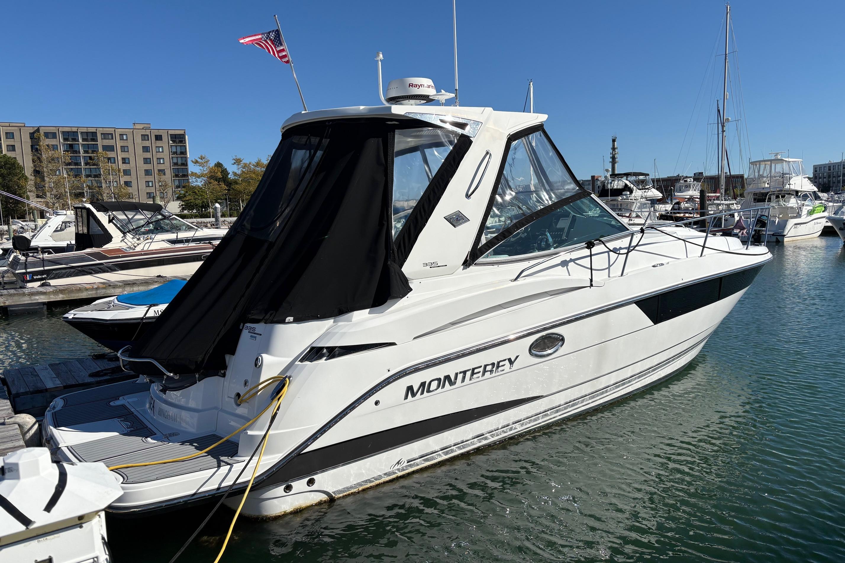 Monterey 335 Sport Yacht