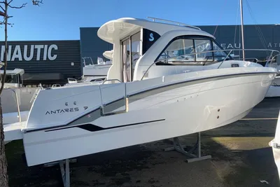 2023 Beneteau ANTARES 7 OB V2