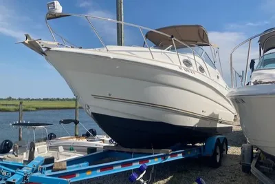 Larson Cabrio 240 Mid Cabin