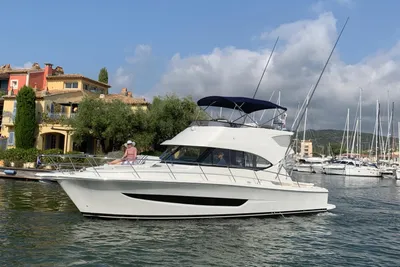 2019 Riviera 39 Sports Motor Yacht