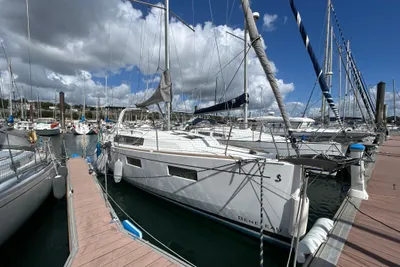 2017 Beneteau OCEANIS 35.1 DL