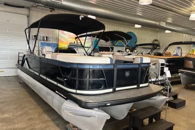 Godfrey Sweetwater 2286QS (Quad Seating) Full Tritoon