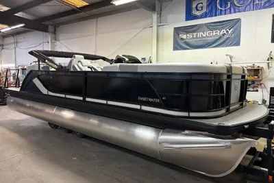 Godfrey Sweetwater 2286QS (Quad Seating) Full Tritoon