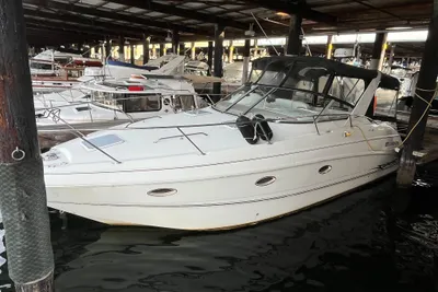 Larson Cabrio 330 Mid Cabin