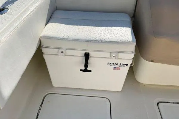 Gyn Tonic Yacht Photos Pics 2018 Hydra-Sports 3000 CC boat interior with Frigid Rigid cooler seat.