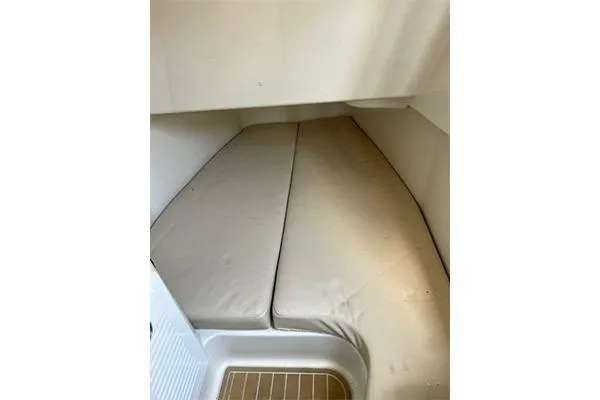 Gyn Tonic Yacht Photos Pics 2018 Hydra-Sports 3000 CC cabin interior with beige cushions and wooden flooring.