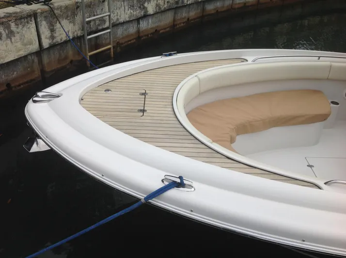  Yacht Photos Pics Covered Forward Seating