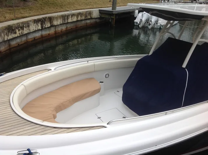  Yacht Photos Pics Forward (seating covered)