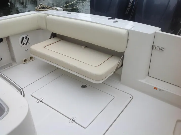 Yacht Photos Pics Fold-Down Transom Bench