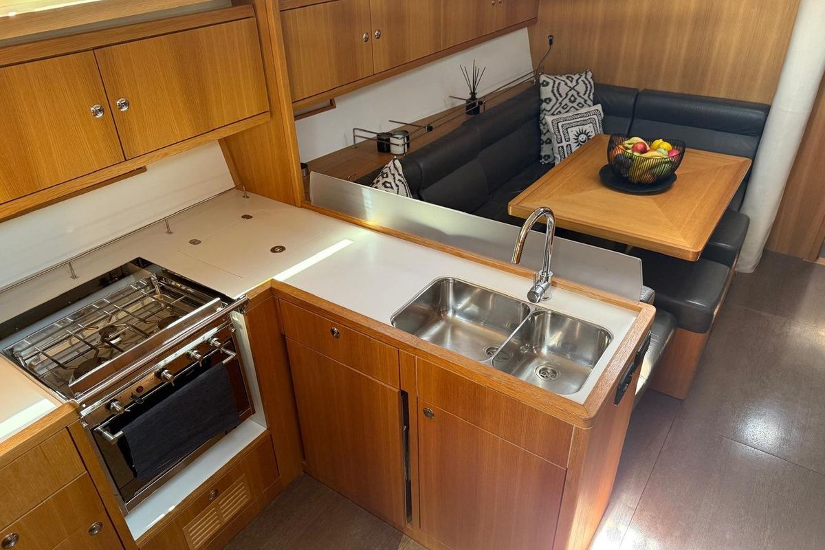 2012 Solaris 48 