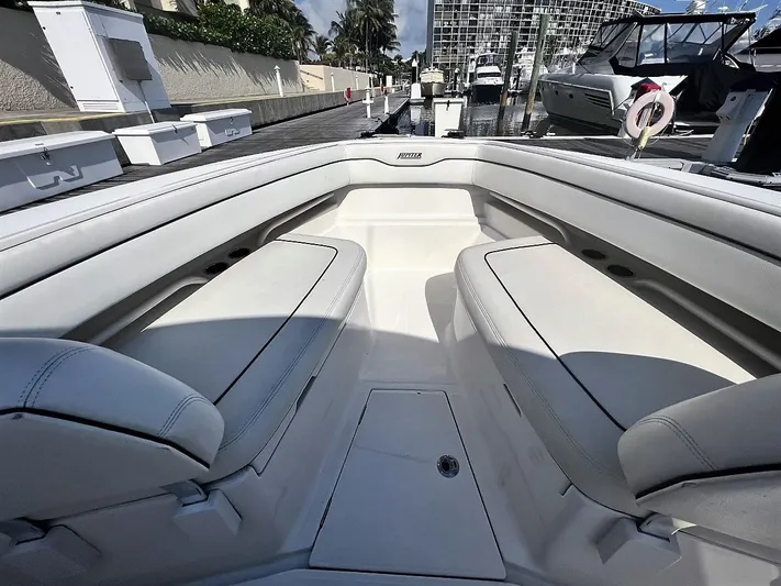  Yacht Photos Pics Forward seating