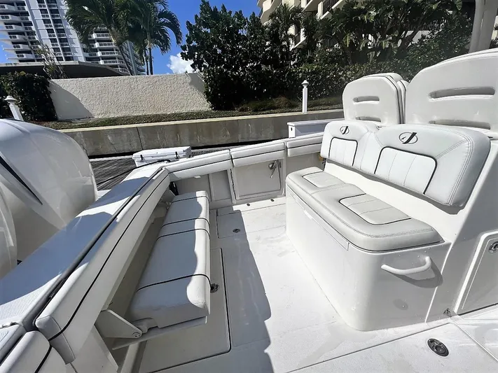  Yacht Photos Pics Aft seating