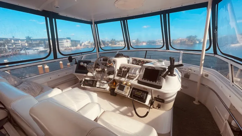 Perseverance Yacht Photos Pics Interior view of 1997 Carver 500 Cockpit Motor Yacht.