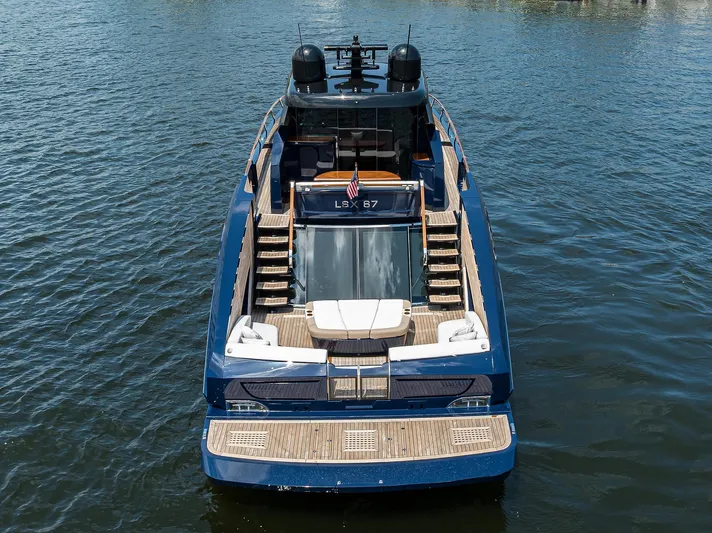 Lazzara Lsx 67 Yacht Photos Pics 