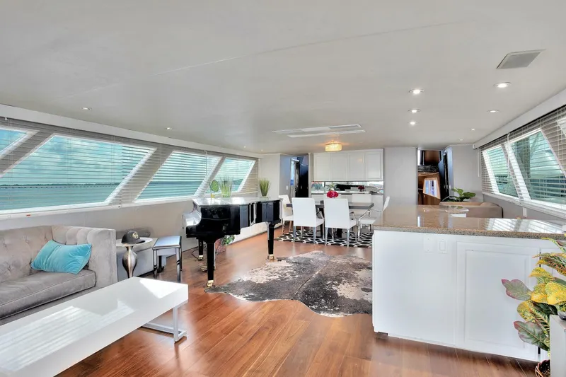 Lady P Yacht Photos Pics 