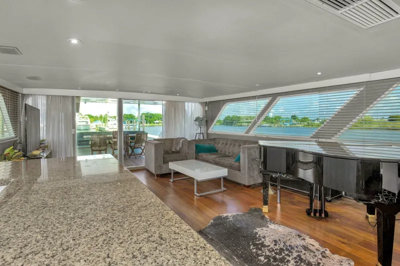 Lady P Yacht Photos Pics 