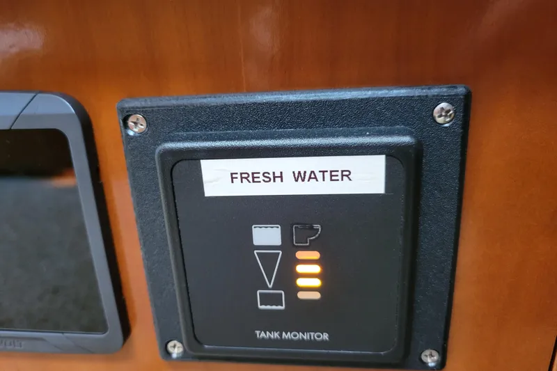  Yacht Photos Pics Fresh water tank monitor on 2001 Carver 570 Voyager Pilothouse yacht.